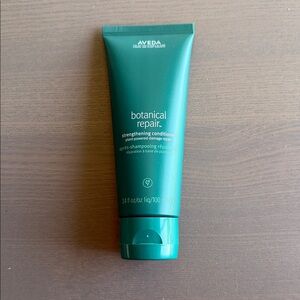 New unopened AVEDA Botanical Repair Strengthening Conditioner - Teal Green Tube